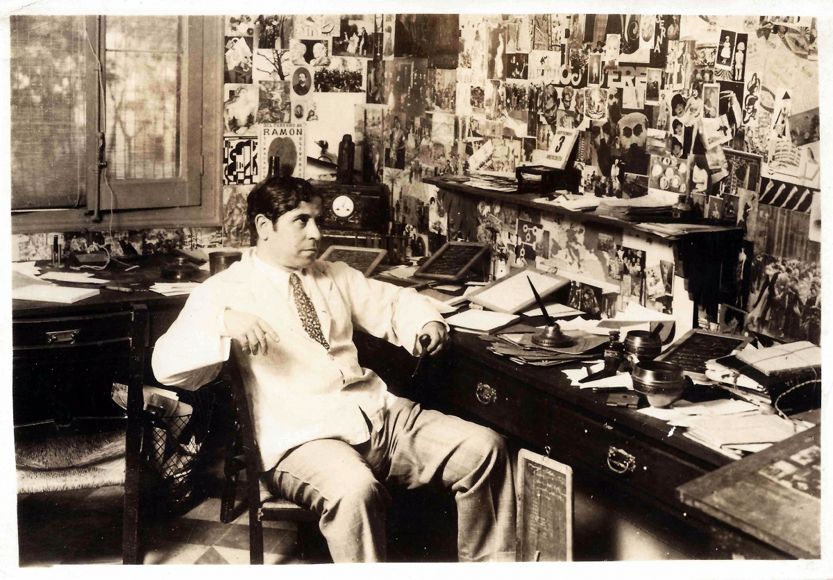 Ramón Gómez de la Serna in his study.